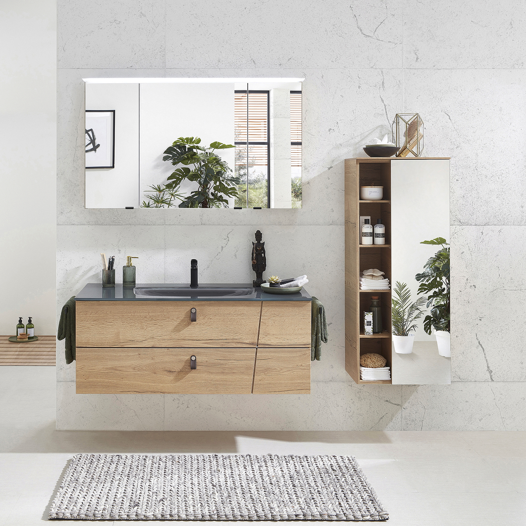 schicke Badezimmer-Serie PE 7040 von Pelipal, bestehend unter anderem aus der Waschtischkombination PE 7040