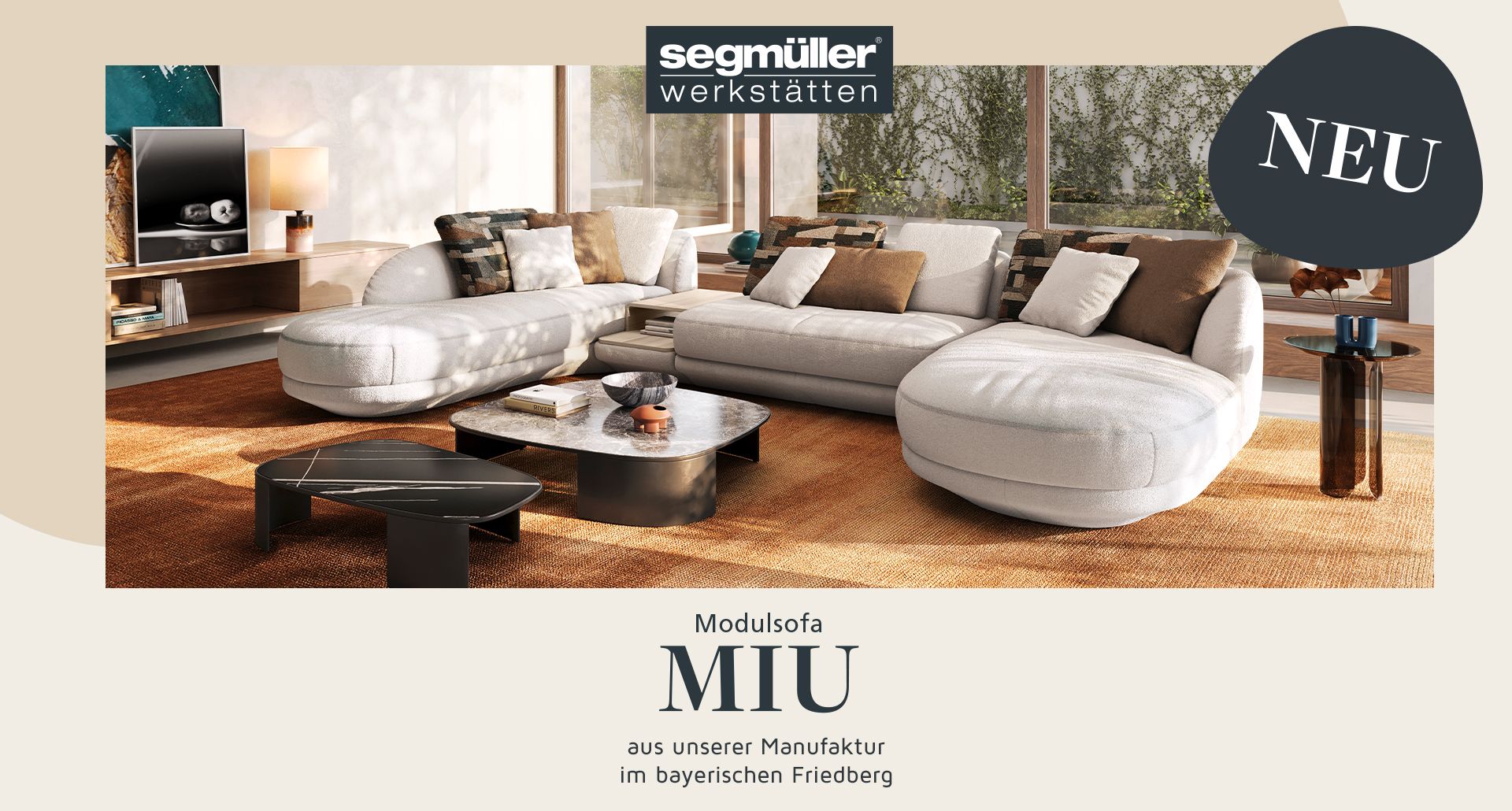 Das planbare Designsofa MIU aus den Segmüller Werkstätten in weißer Ausführung als Highlight in einem Wohnzimmer im asiatischen Stil