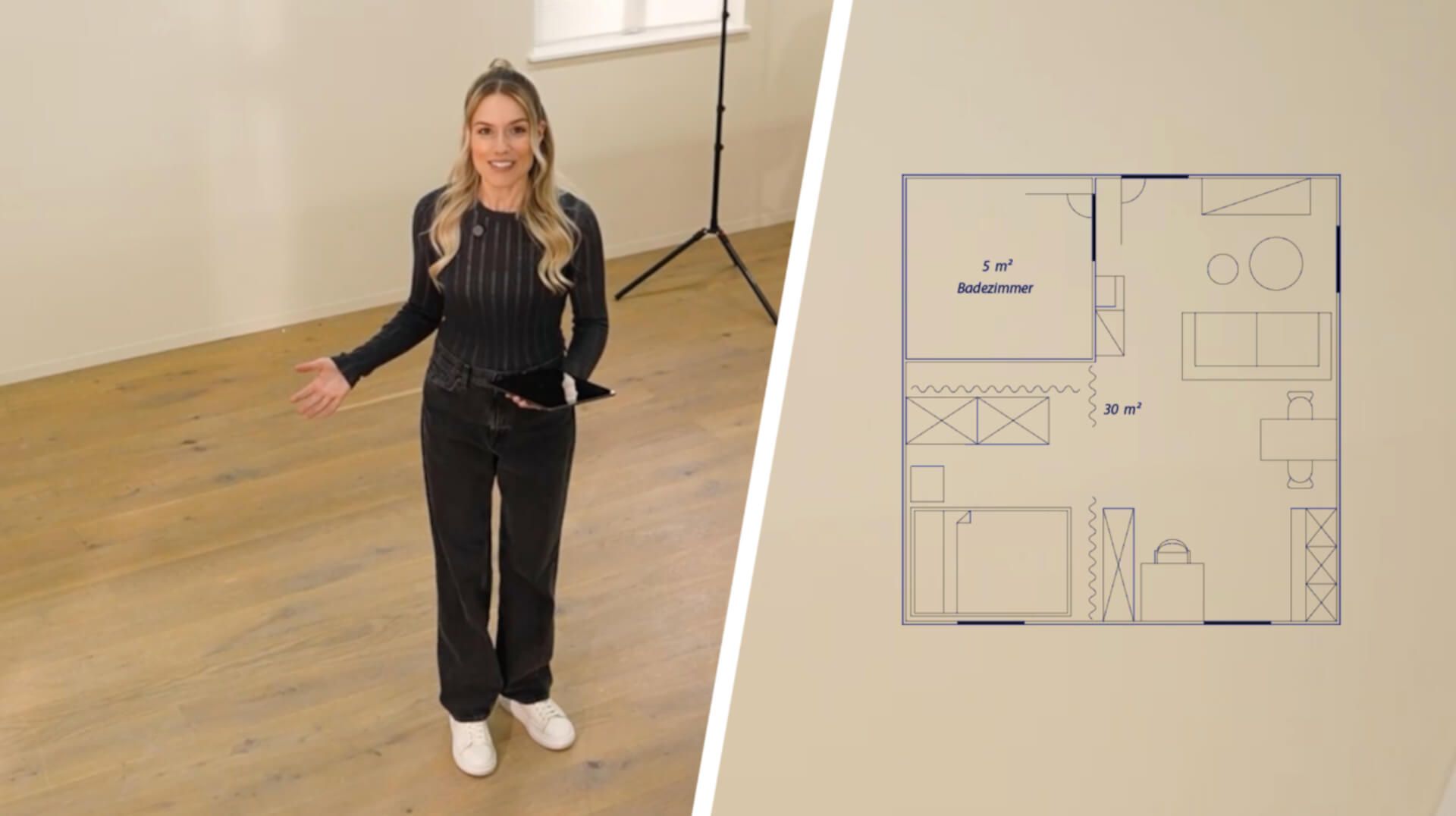 Person steht in einem Raum mit Holzboden neben einem Studiolicht und einer Kamera und hält ein Tablet in der Hand; Grundrissdiagramm auf der rechten Seite.