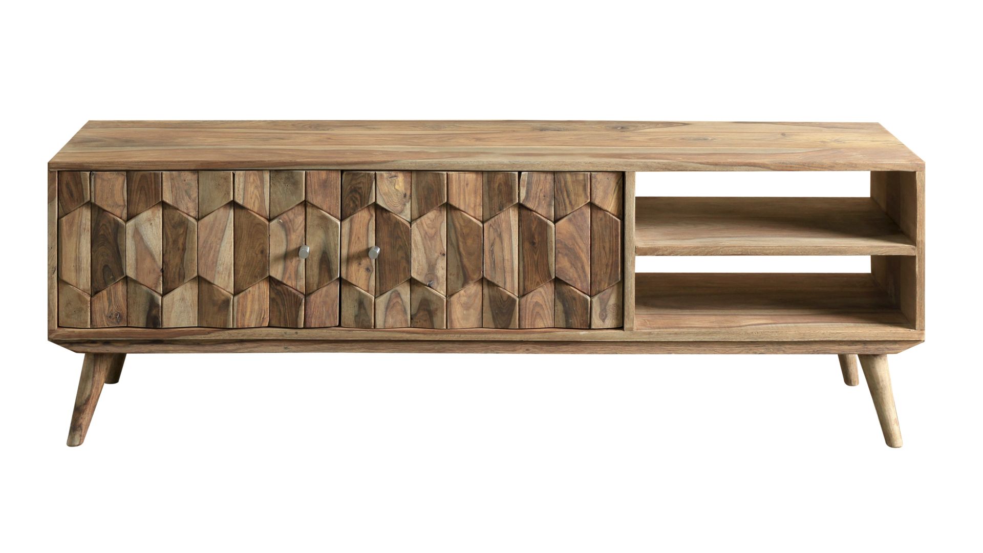 Das TV-Lowboard Diamond von Wolf Möbel fällt durch das auffällige Muster auf der Front aus Sheeshamholz auf.