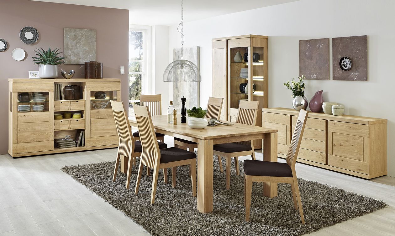 Esstisch ET 578 der Marke Venjakob aus Holz in einem Esszimmer im modernen Landhausstil