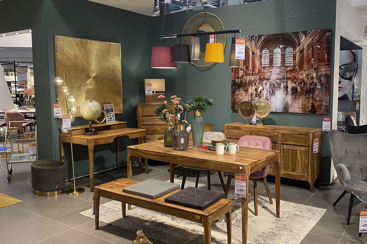 Foto der Ausstellung im Mitnahmemarkt Megastore