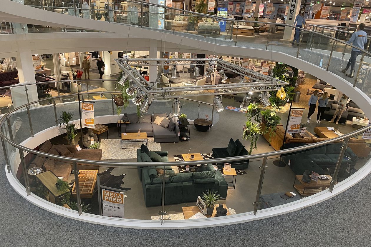 Foto der Ausstellung im Mitnahmemarkt Megastore