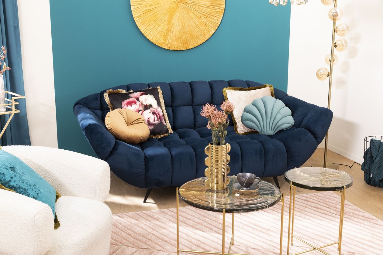 Sofa Gappa aus blauem Stoff in Katrins Art Déco Wohnzimmer