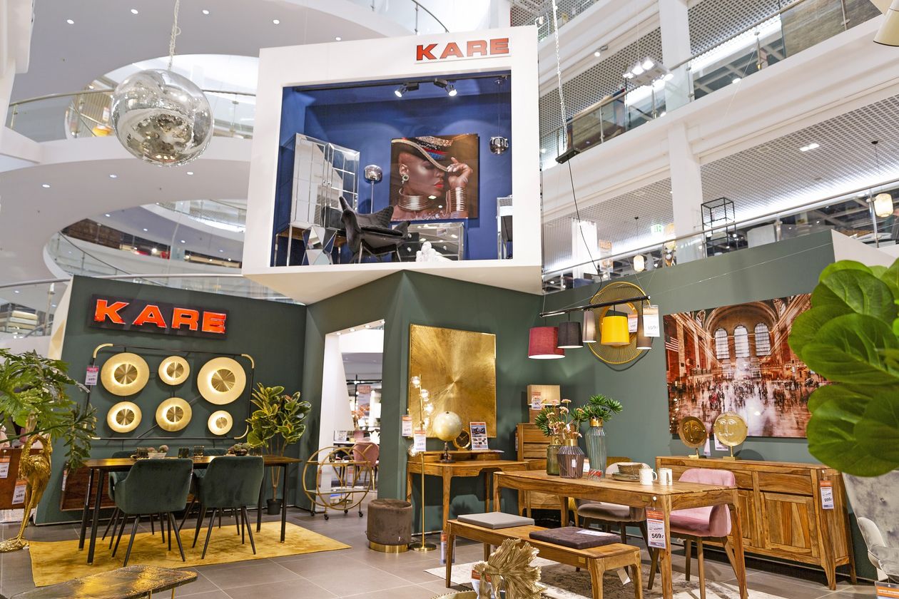 Foto der Ausstellung im Mitnahmemarkt Megastore