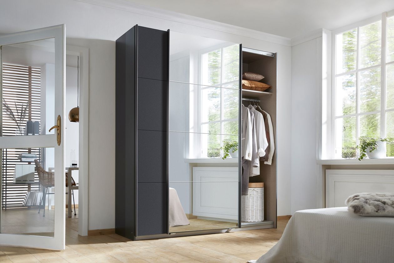 Produktbild: Schwebetürenschrank Subito 181x197 cm der Marke rauch ORANGE in grauer Holzoptik