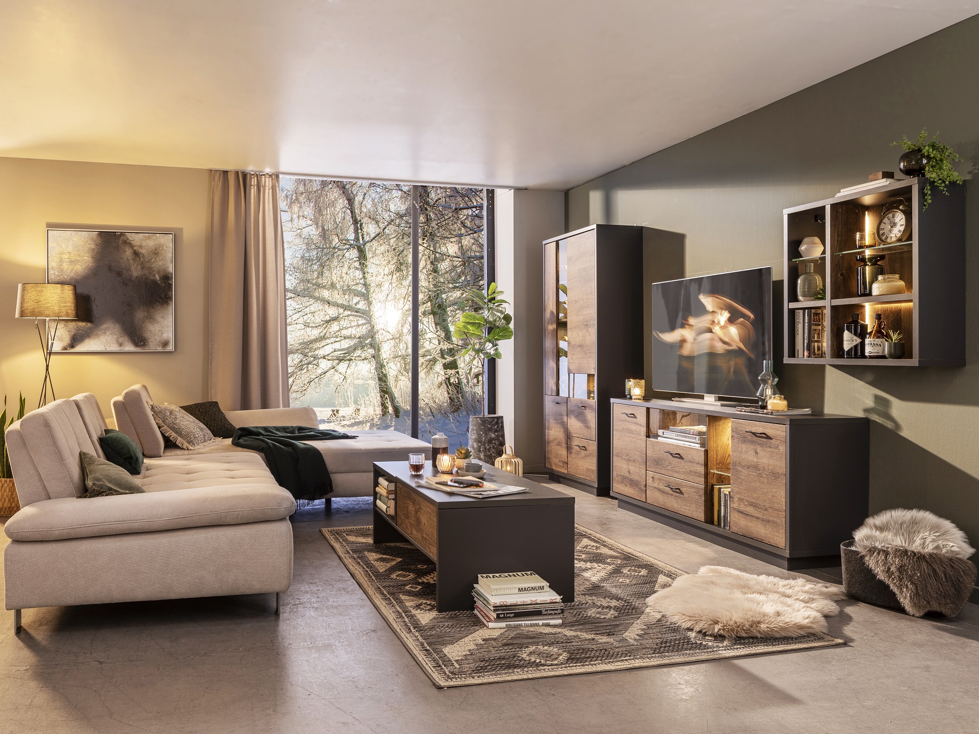 Magazinbeitrag "Wohnzimmer Beleuchtung": Bild eines gemütlichen Wohnzimmers mit Sonnenlicht