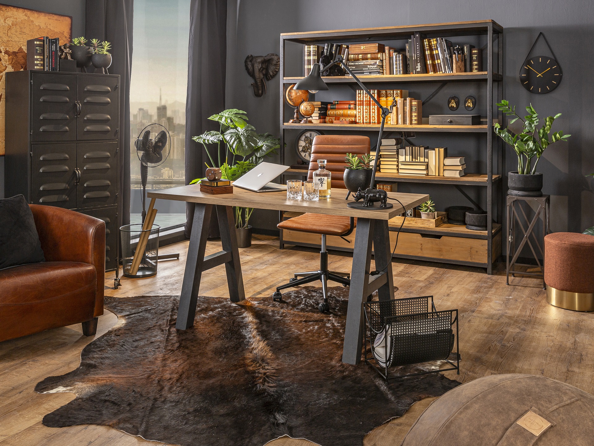 Magazinteaser "Dark Aesthetic Home Office": Arbeitsplatz im Industrial-Look