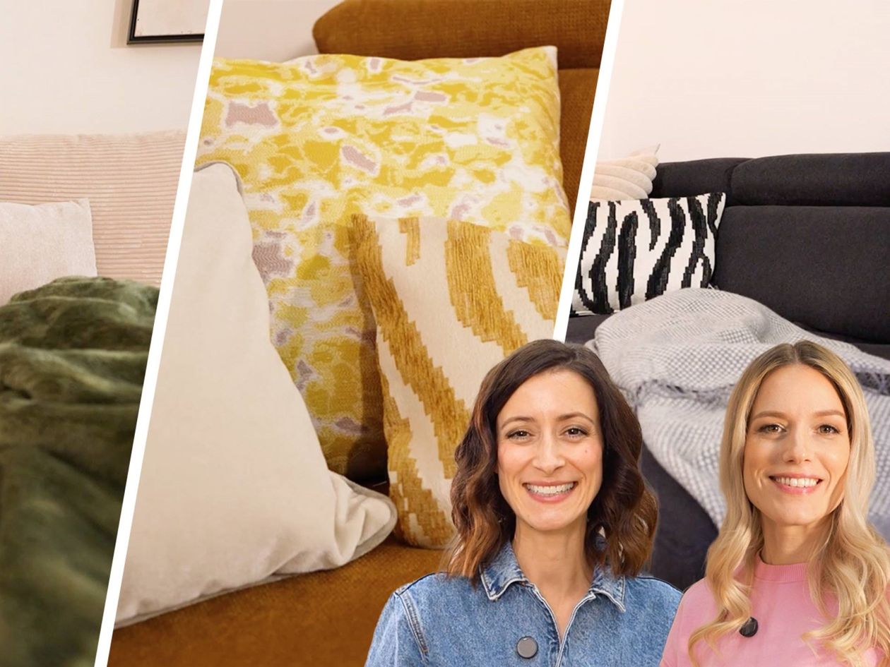 Zwei lächelnde Frauen vor einem geteilten Bild, das gemütliche Kissen und Decken in verschiedenen Farben und Mustern zeigt.