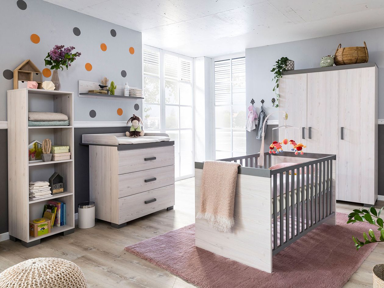 Die Babyzimmerserie Lana von Portobello im Design Nordic Wood mit schiefergrauen Akzenten