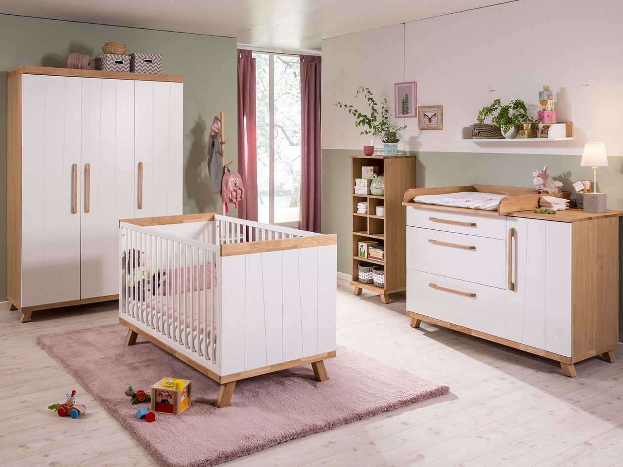 Die Babyzimmerserie Talsi von Portobello in Melaminharzfolie in Eiche