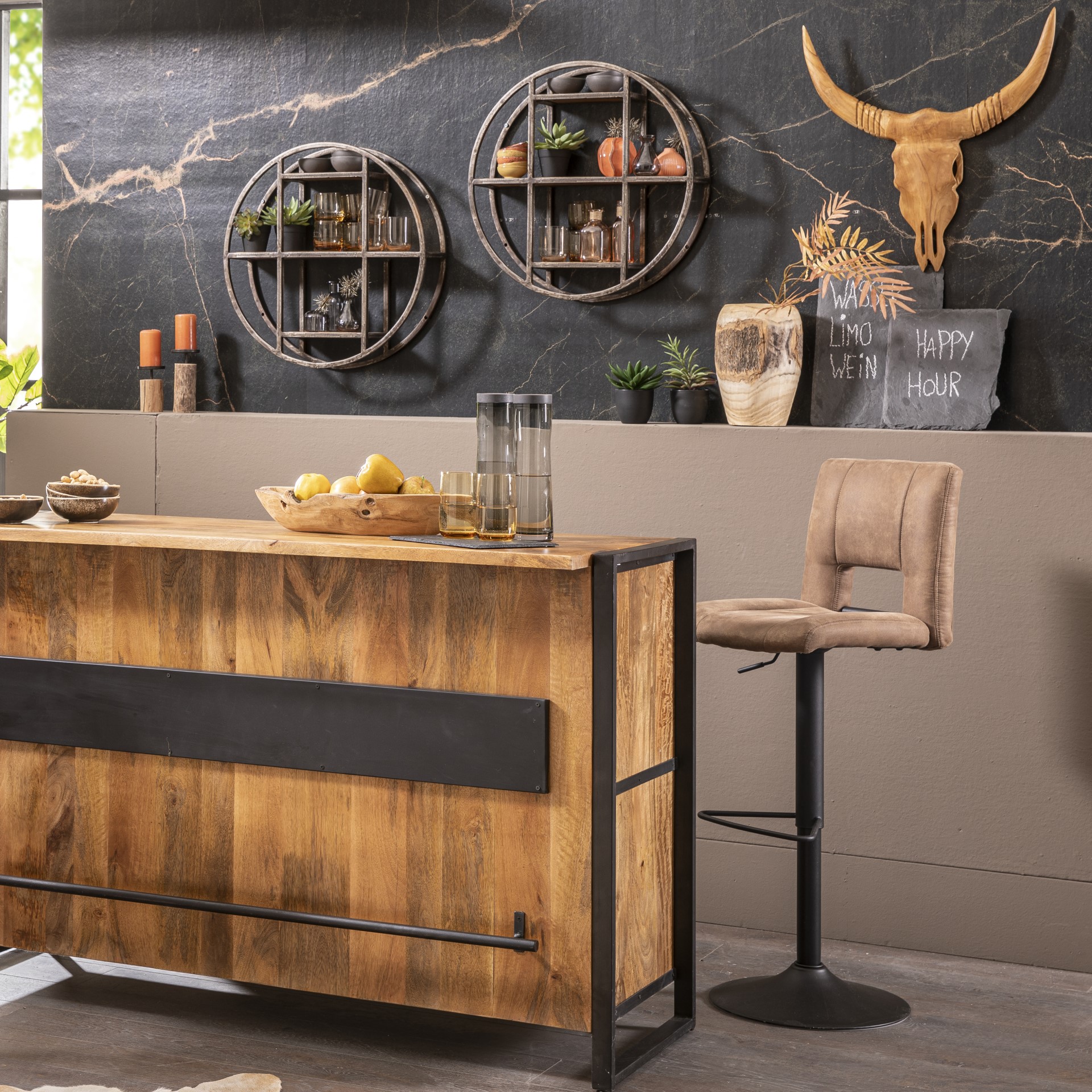 Barhocker Sylvia von Actona in Grau mit Höhenverstellbarkeit in einem rustikal modernen Ambiente