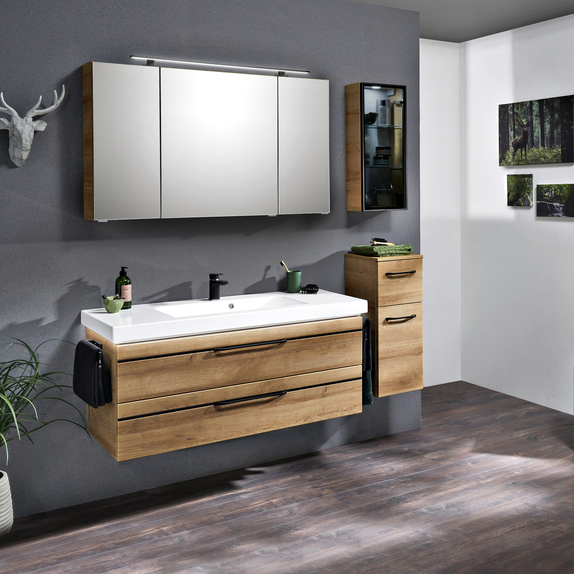 rustikale Badezimmer-Serie Balto von Pelipal, bestehend unter anderem aus der Waschtischkombination Balto