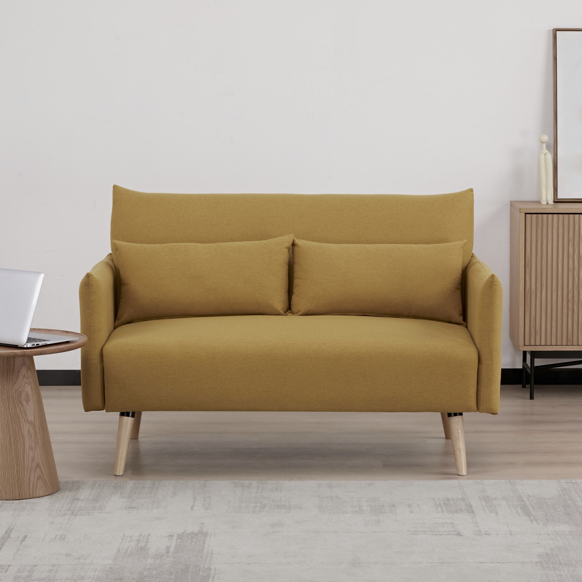 Einzelsofa Stockholm mit gelben Stoffbezug in einem modern eingerichteten Zimmer