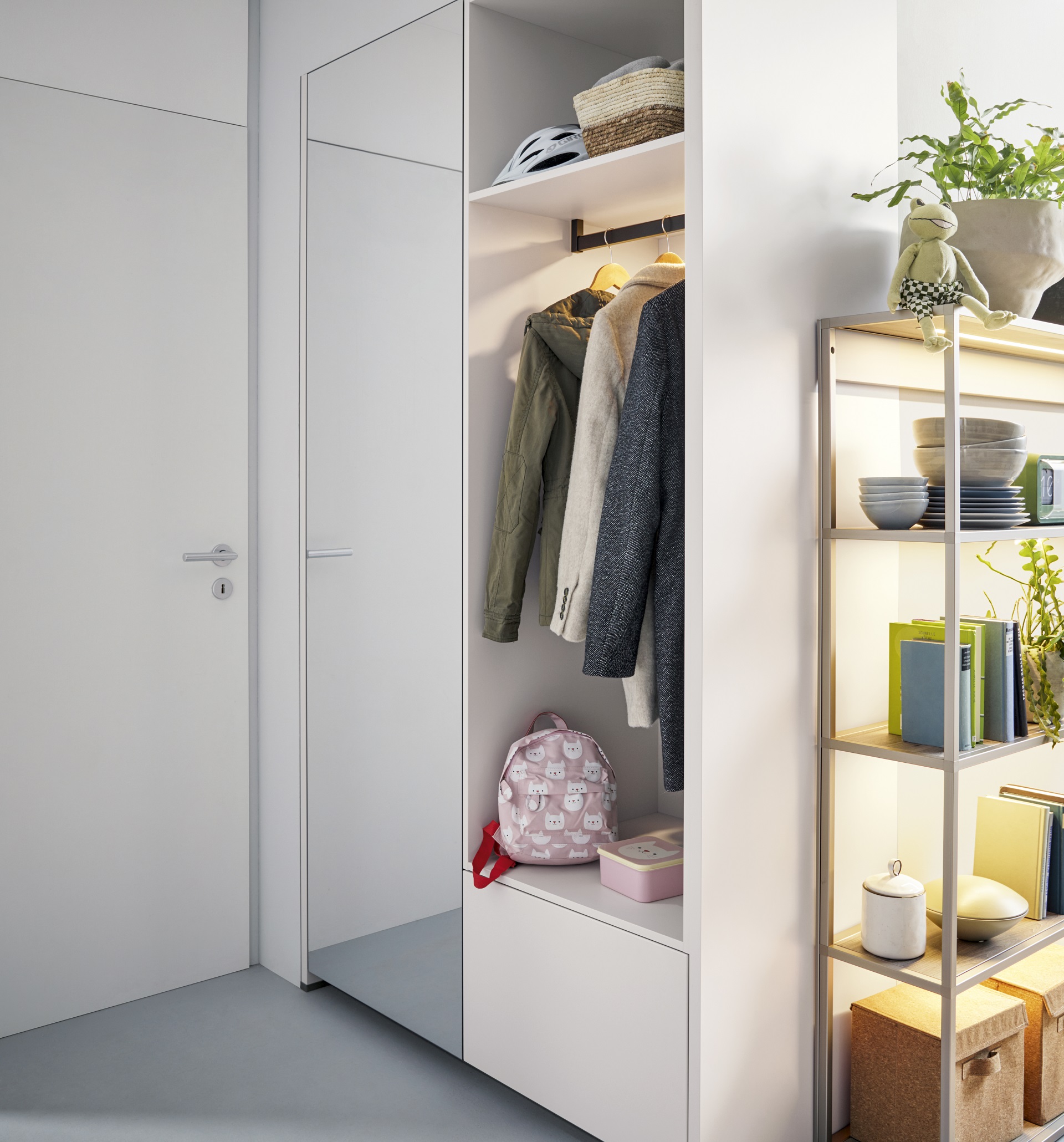 Detailbild: integrierte Garderobe der Küche Sormani Kiruna