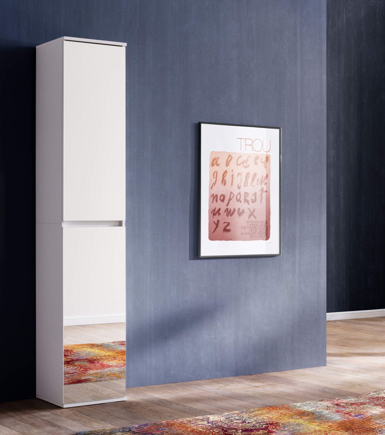 Minimalistischer Raum mit einem hohen weißen Schrank, einem bunten Teppich und gerahmten abstrakten Kunstwerken an einer dunkelblauen Wand.