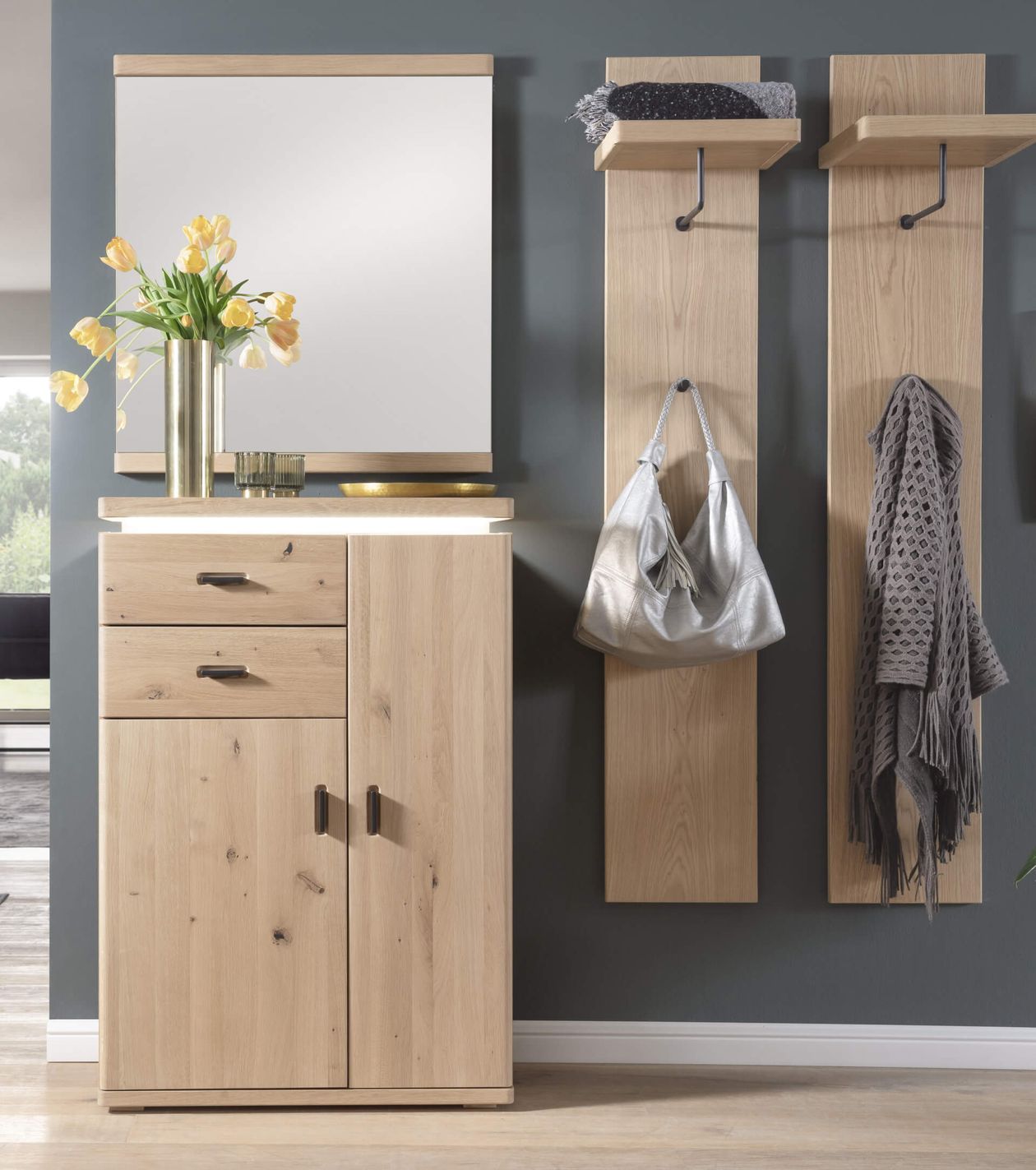 Garderobenkombination Barcelona von MCA aus Holz mit Spiegel.