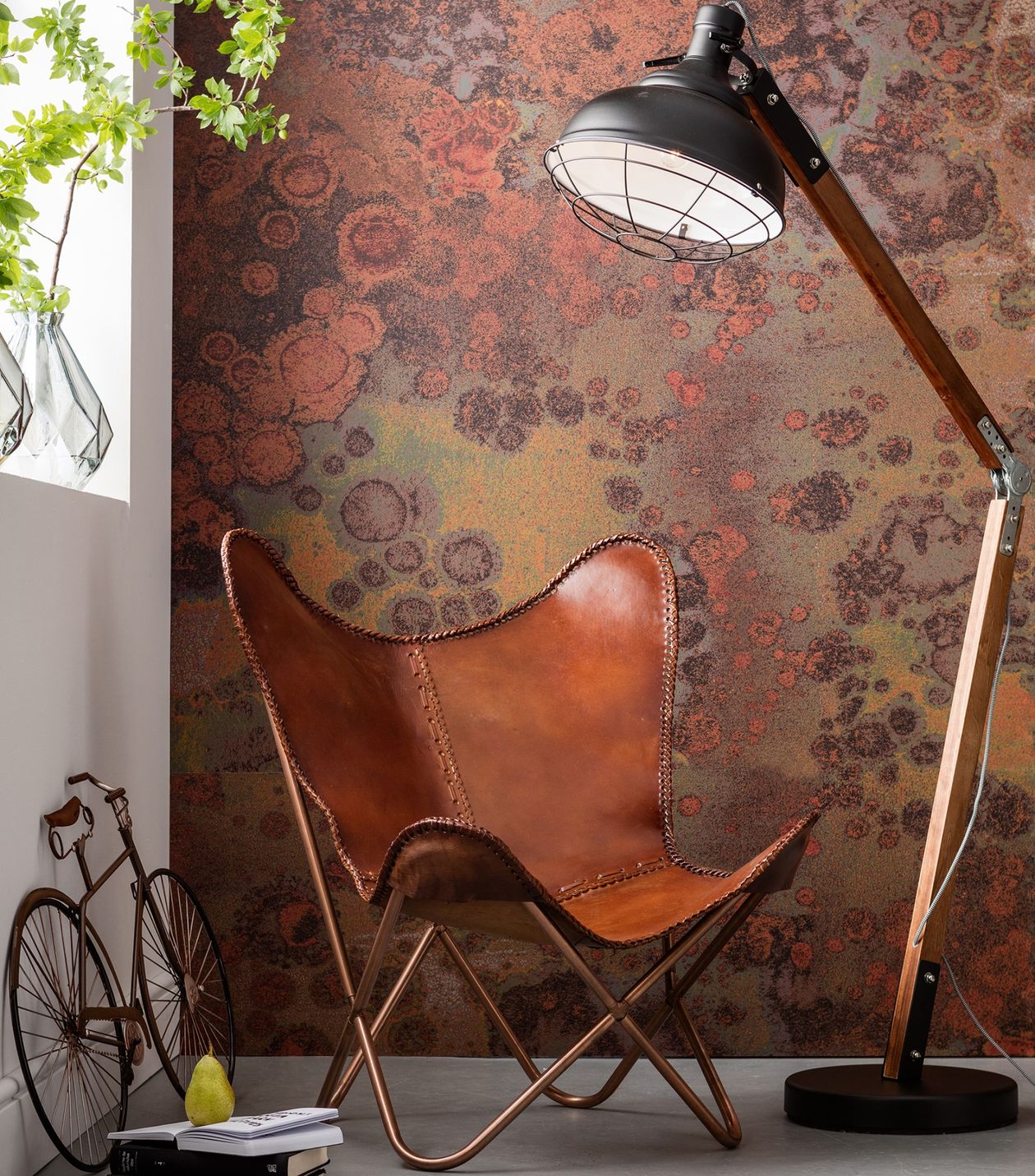 Sessel Butterfly von KARE DESIGN aus braunem Leder in einem Zimmer im Fabrikstil