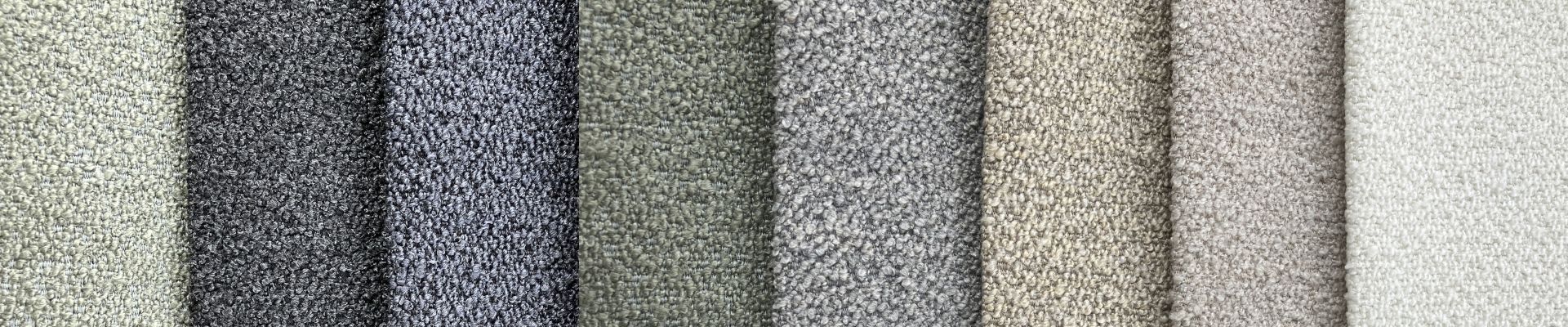 Detailaufnahmen der Bouclé Stoffvariante Alpine für das Sofa Miu