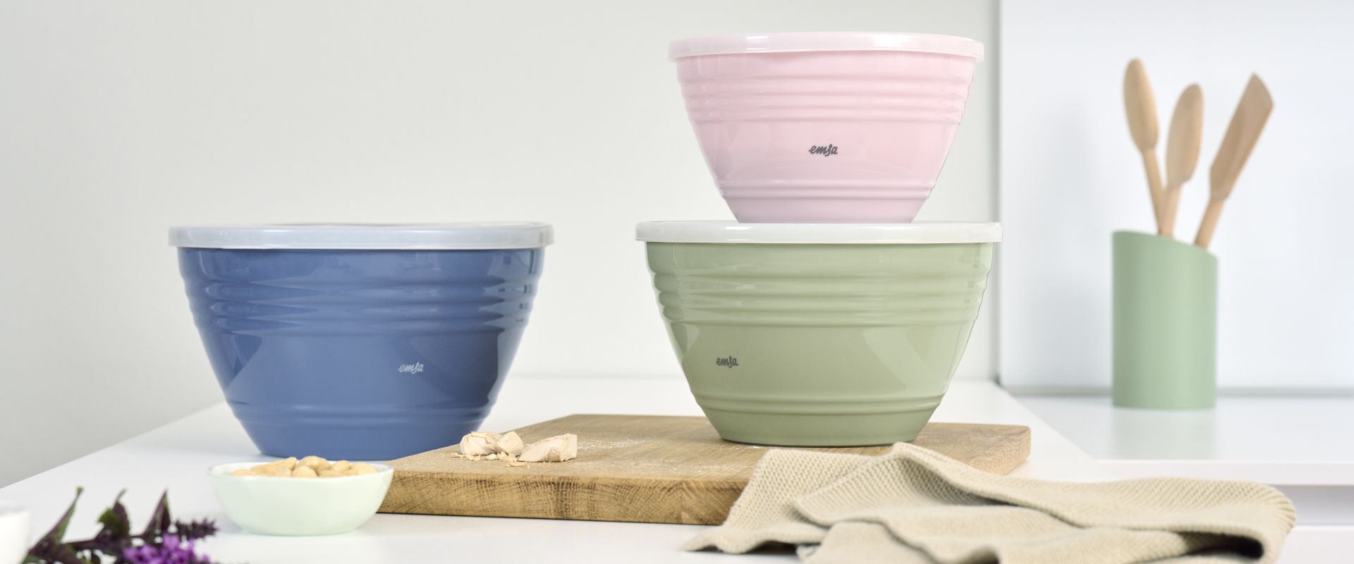 Kunsstoffschüsseln des Sets Prep & Bake von Emsa in den Farben blau, grün und rosa