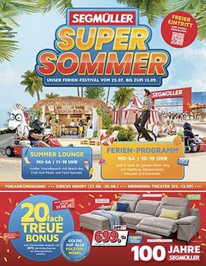 Titel des SEGMÜLLER Super Sommer-Prospekts mit grauem Ecksofa und sommerlichem Strand-Layouts.