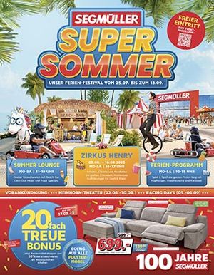 Titel des SEGMÜLLER Super Sommer-Prospekts mit grauem Ecksofa und sommerlichem Strand-Layouts.
