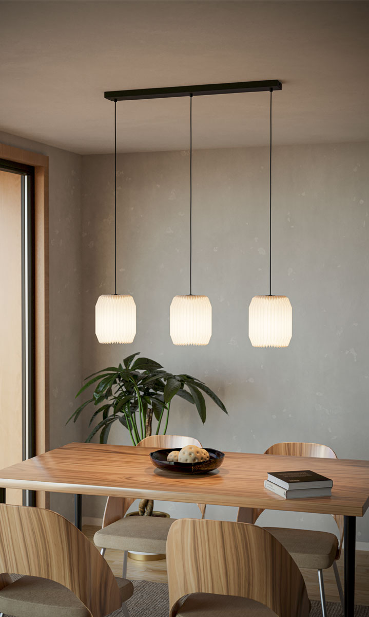 Esszimmer aus Holz mit Pendelleuchte Belgrave der Marke EGLO