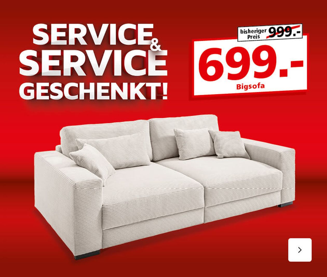 Ein beigefarbenes Sofa mit Kissen steht vor rotem Hintergrund. Ein deutscher Text weist auf einen reduzierten Preis von 999 auf 699 hin.