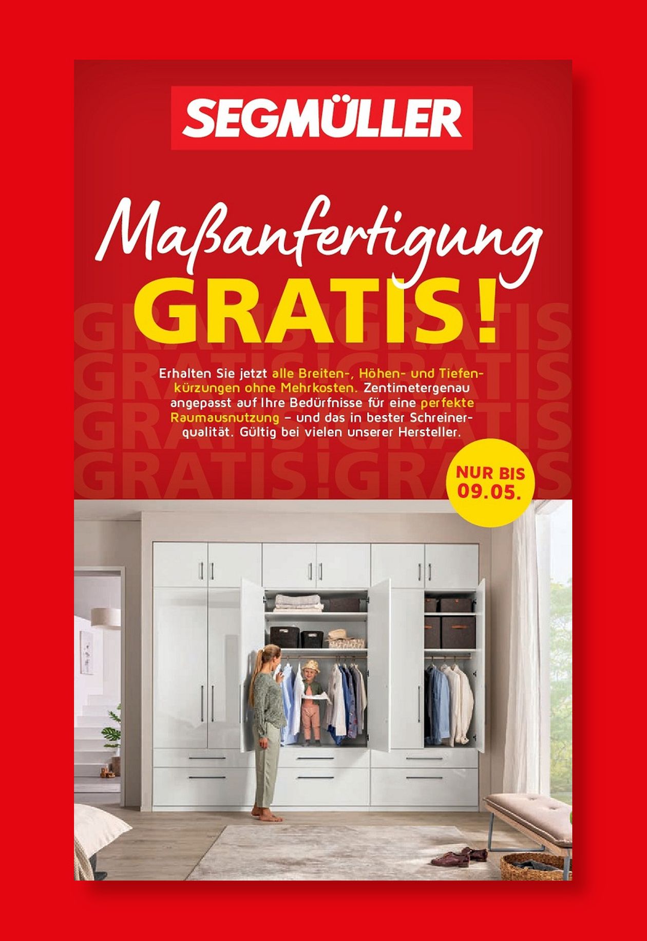 Werbung für Segmüller mit kostenlosem, maßgefertigtem Möbelaufbau und dem Bild einer Frau, die einen großen Kleiderschrank einrichtet. Angebot gültig bis 09.05.