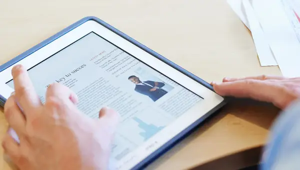 reading news