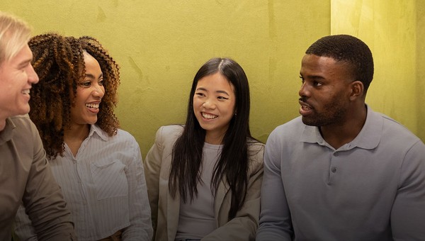 Cara Mengekspresikan Happy dalam Bahasa Inggris agar Terdengar Natural