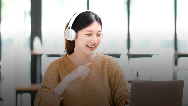 Perbedaan Check It Out Vs Check This Out dan Contohnya