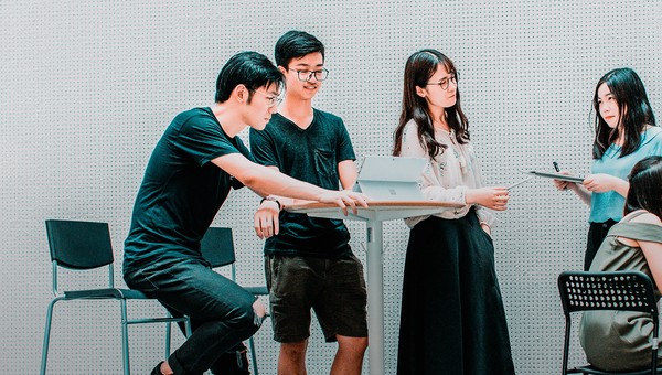 4 Kata Bahasa Inggris yang Sering Terselip dalam Percakapan Bahasa Indonesia