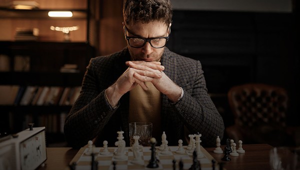 Mengenal Kata Gambit: Fungsi dan Penggunaannya dalam Percakapan