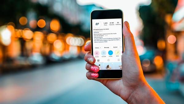 4 Gangguan Kesehatan Jika Menatap Layar Laptop Terlalu Lama