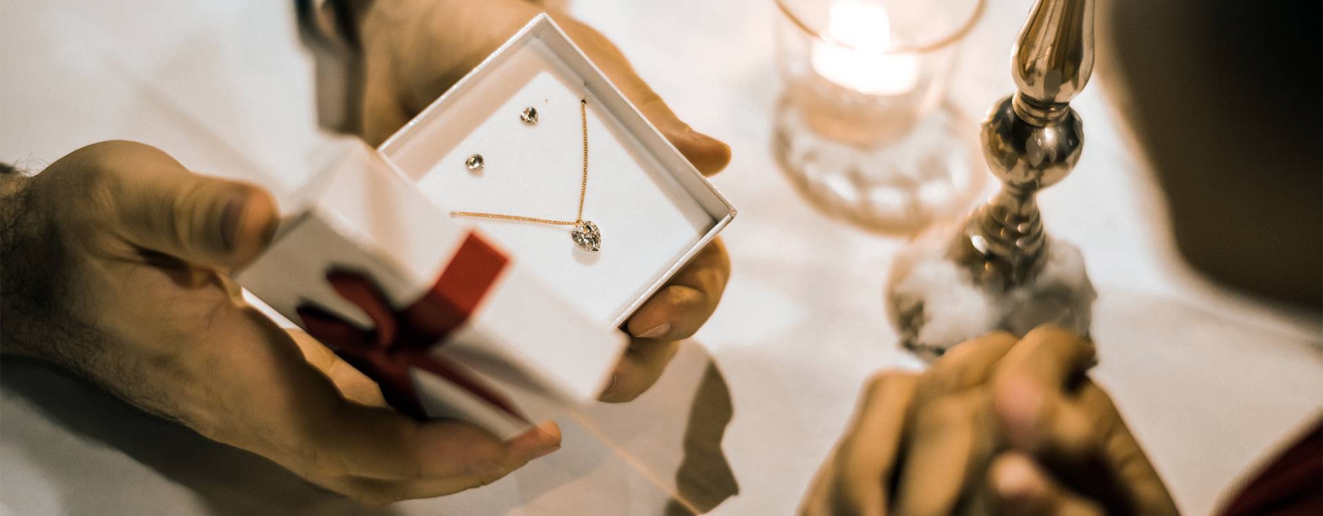 6 Pilihan Hadiah Romantis untuk Pasangan di Hari Valentine