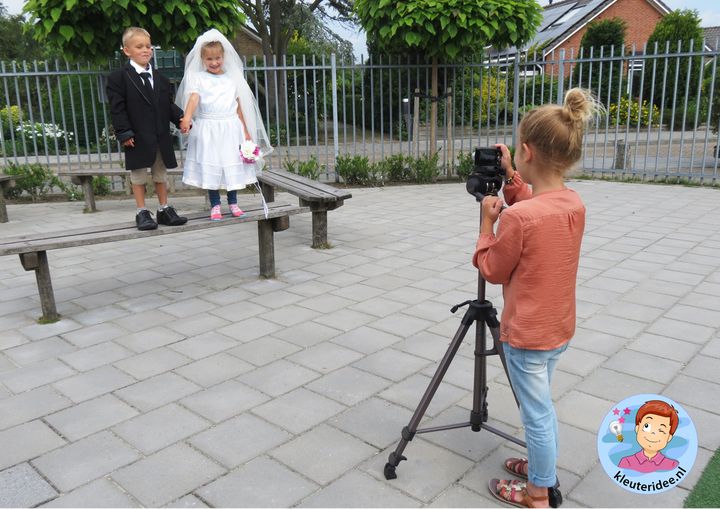 Kleuters maken een trouwreportage van elkaar, kleuteridee, thema fotograaf, Kindergarten Photgrapher theme