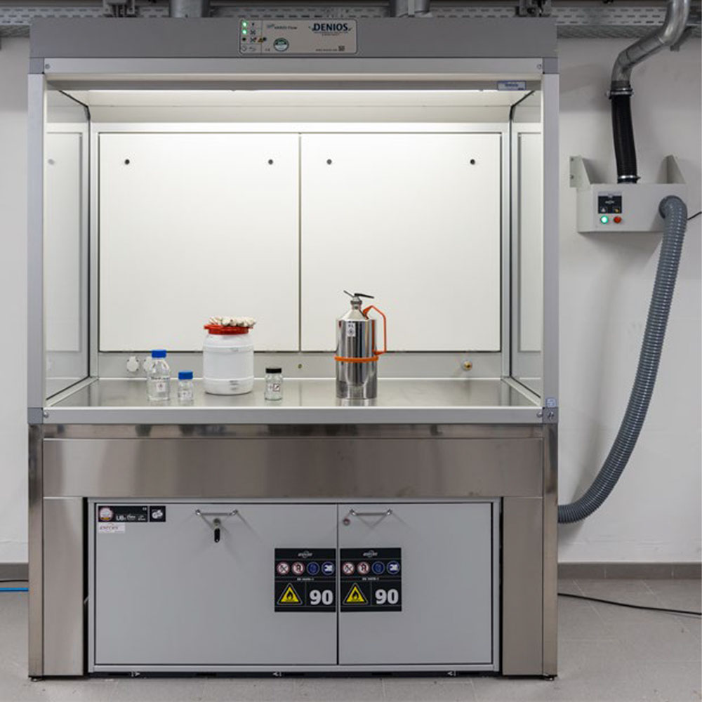 Um- und Abfüllung von Chemikalien bei Follmann Chemie GmbH