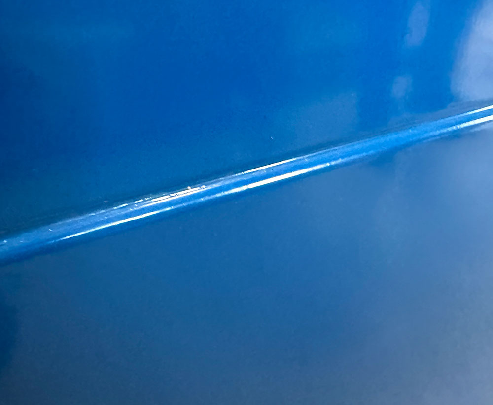 Mit Silikonleiste abgedichtete Fuge