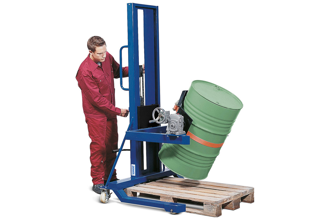 Chassis largo a transpor palete para pousar bidão na zona posterior