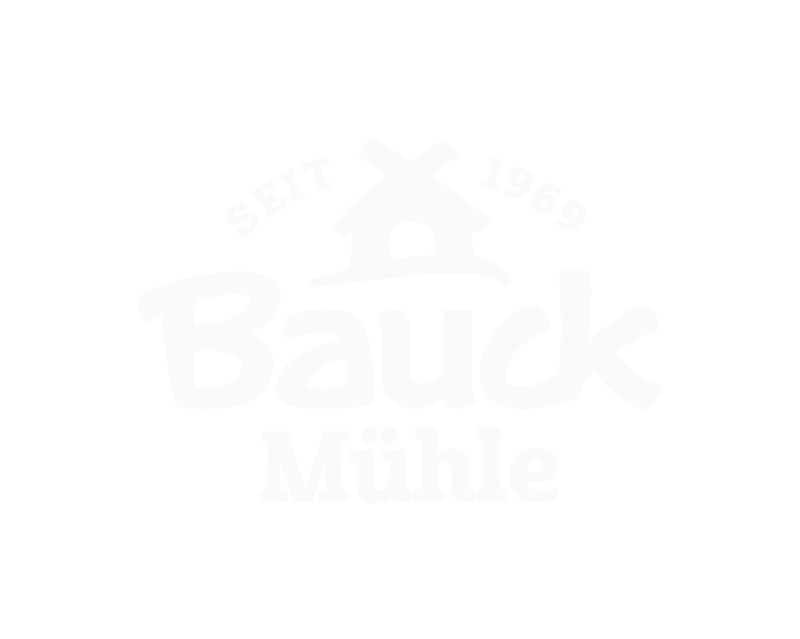 2312_Maschinenraum_Member_Bauck-Mühle_Logo_white