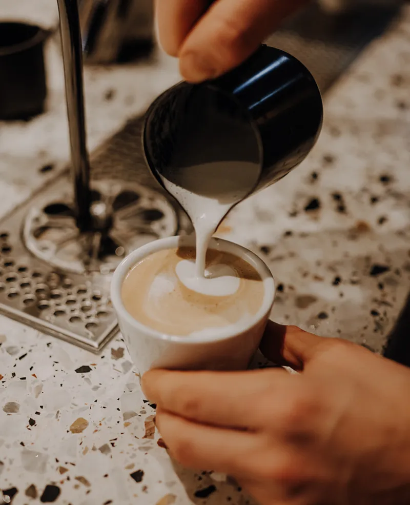 Maschinenraum cafe milchschaum