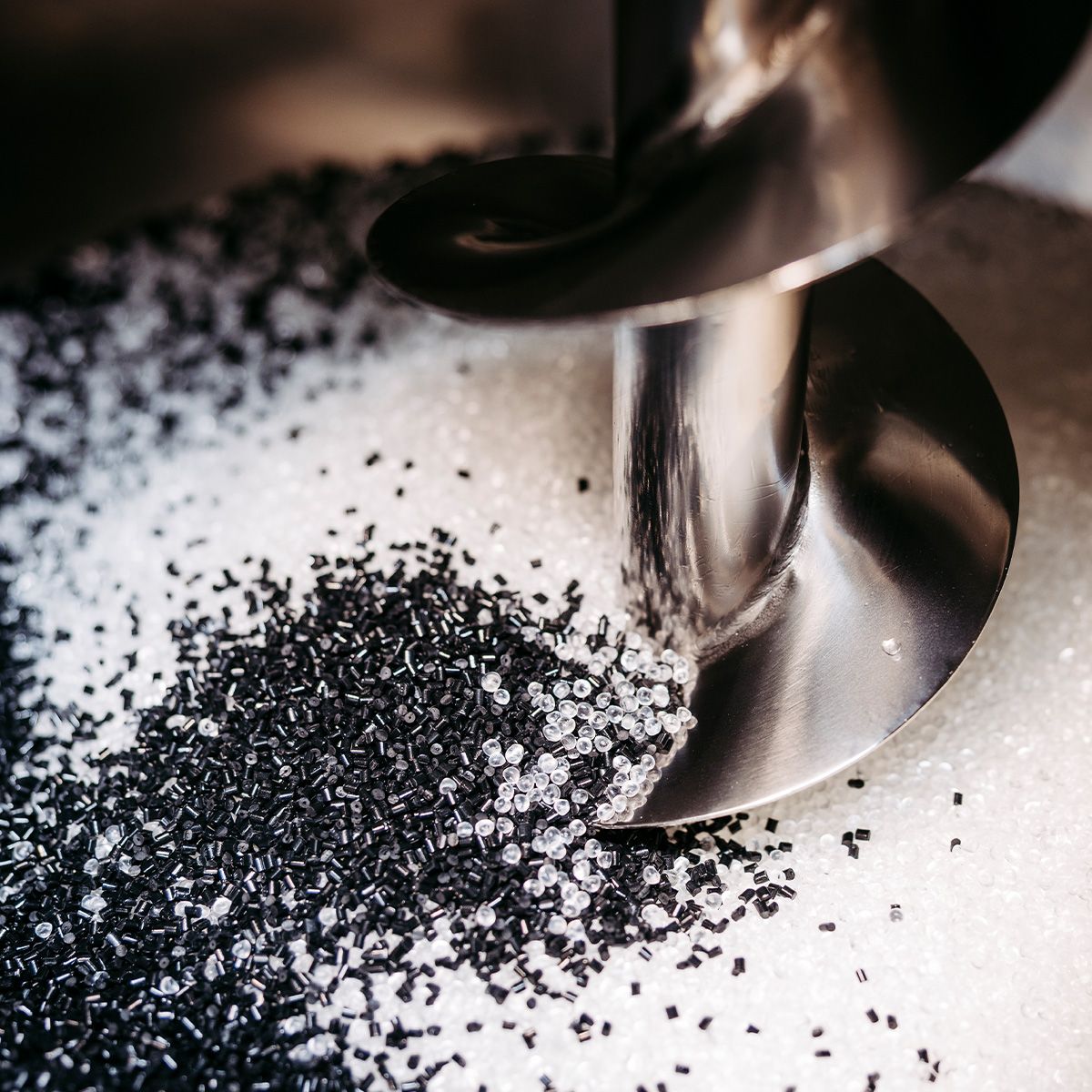 Thinking beyond Materials. Using Products longer.