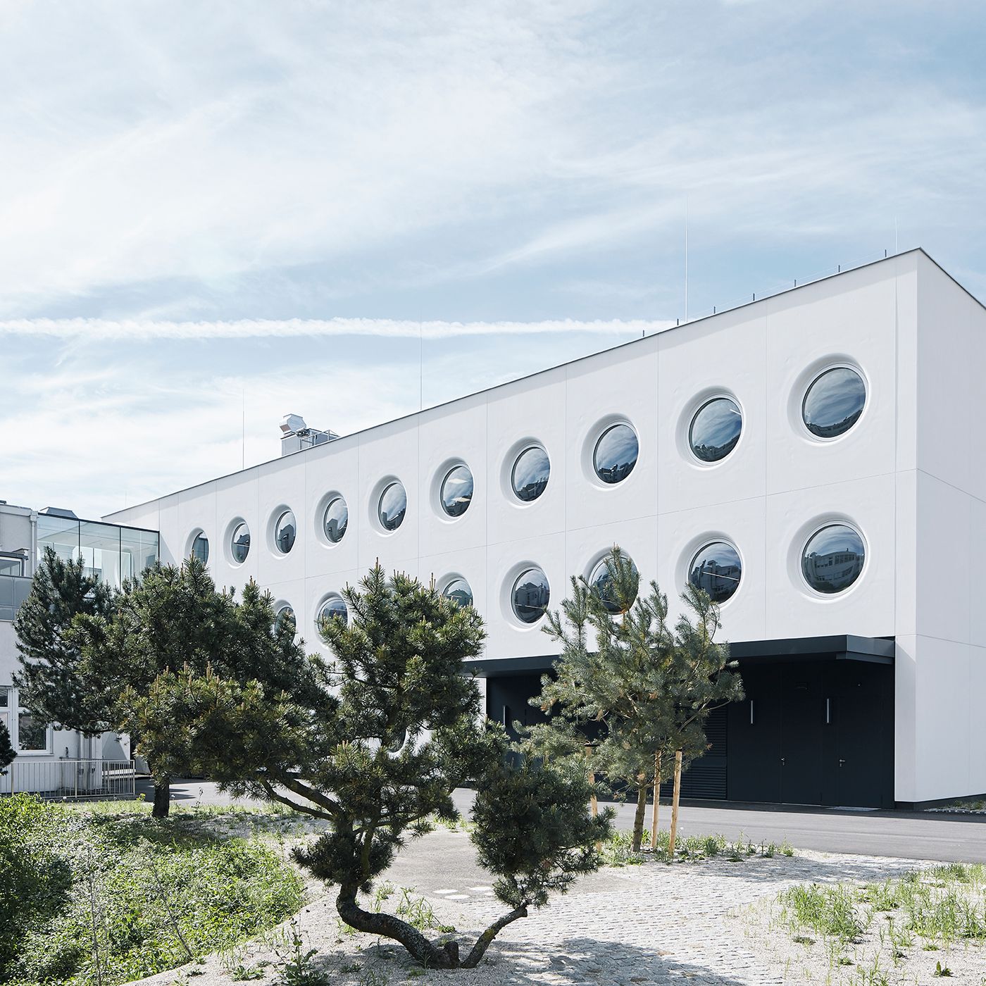 Silhouette Headquarter