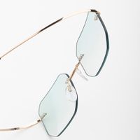 OPTIK · SONNE · SPORT<br>IN IHRER SEHSTÄRKE 