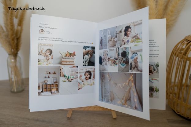 Aufgeschlagener YAY-Tagebuchdruck mit Fotos und Text