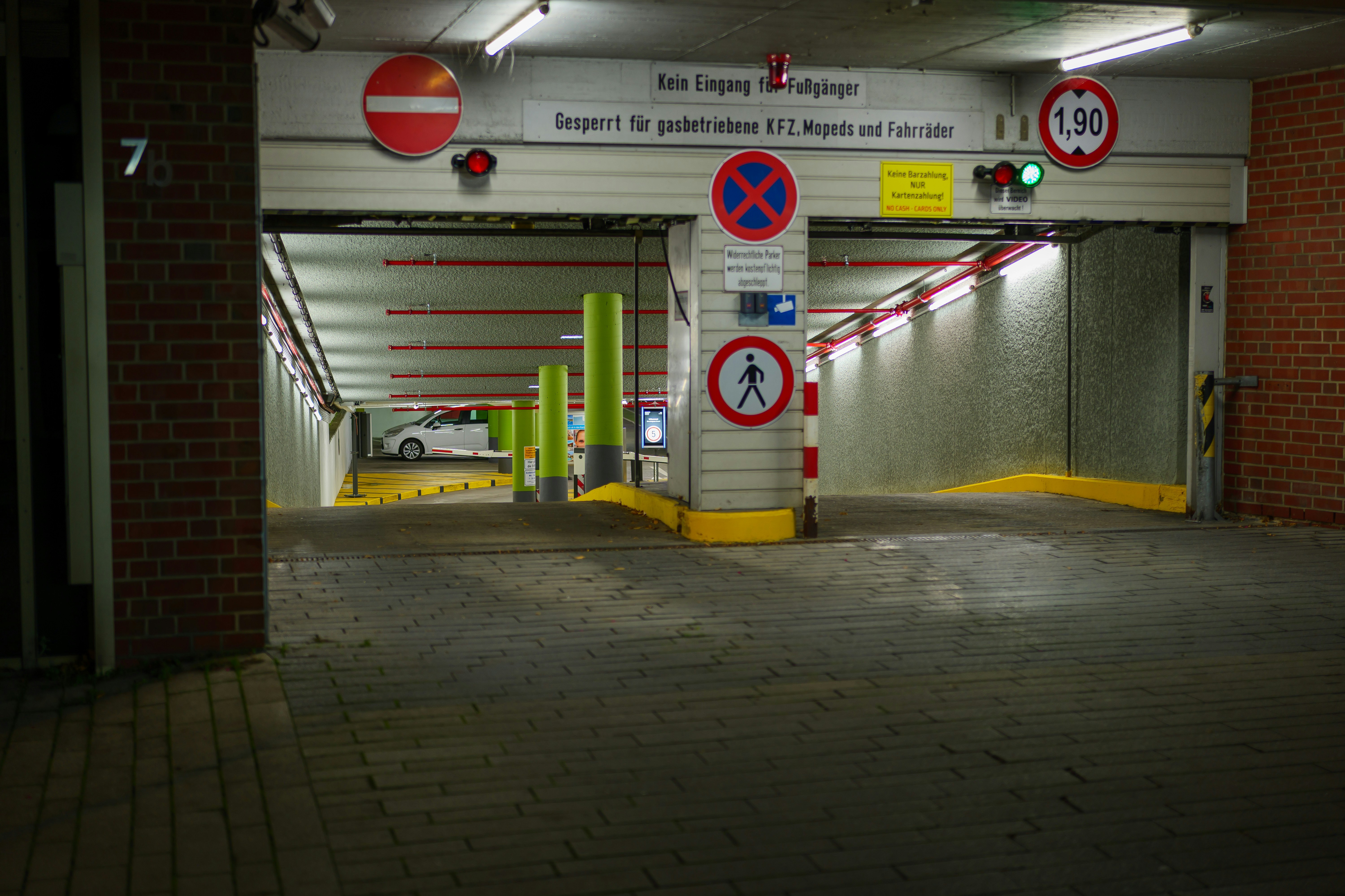 Ladestation in der Tiefgarage: Was Mieter und Eigentümer wissen müssen