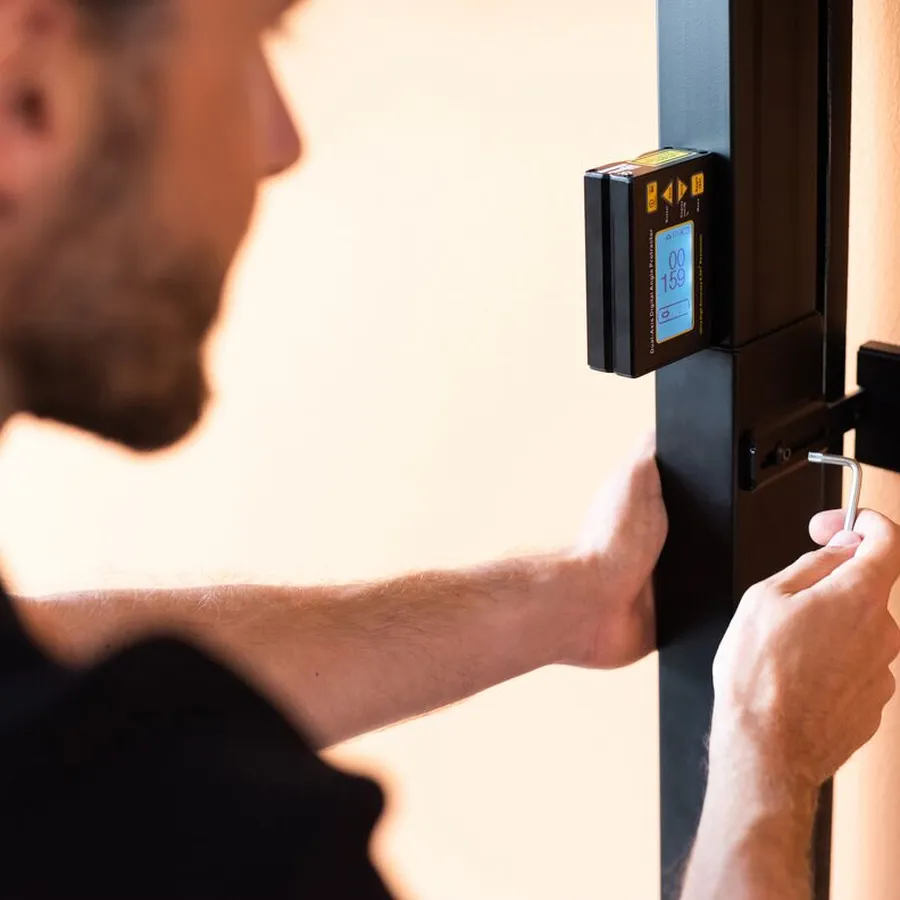 RISE motorised display, easy installation