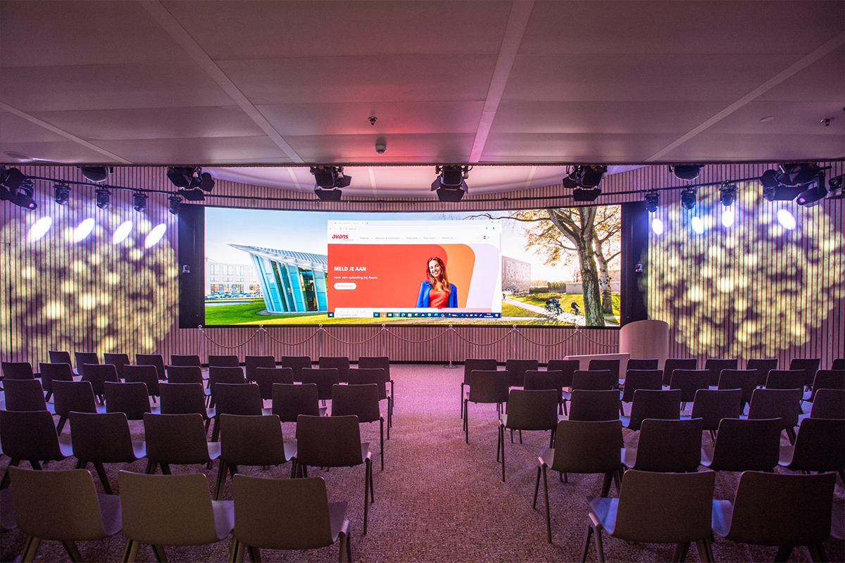 Avans curved LED wall in auditorium