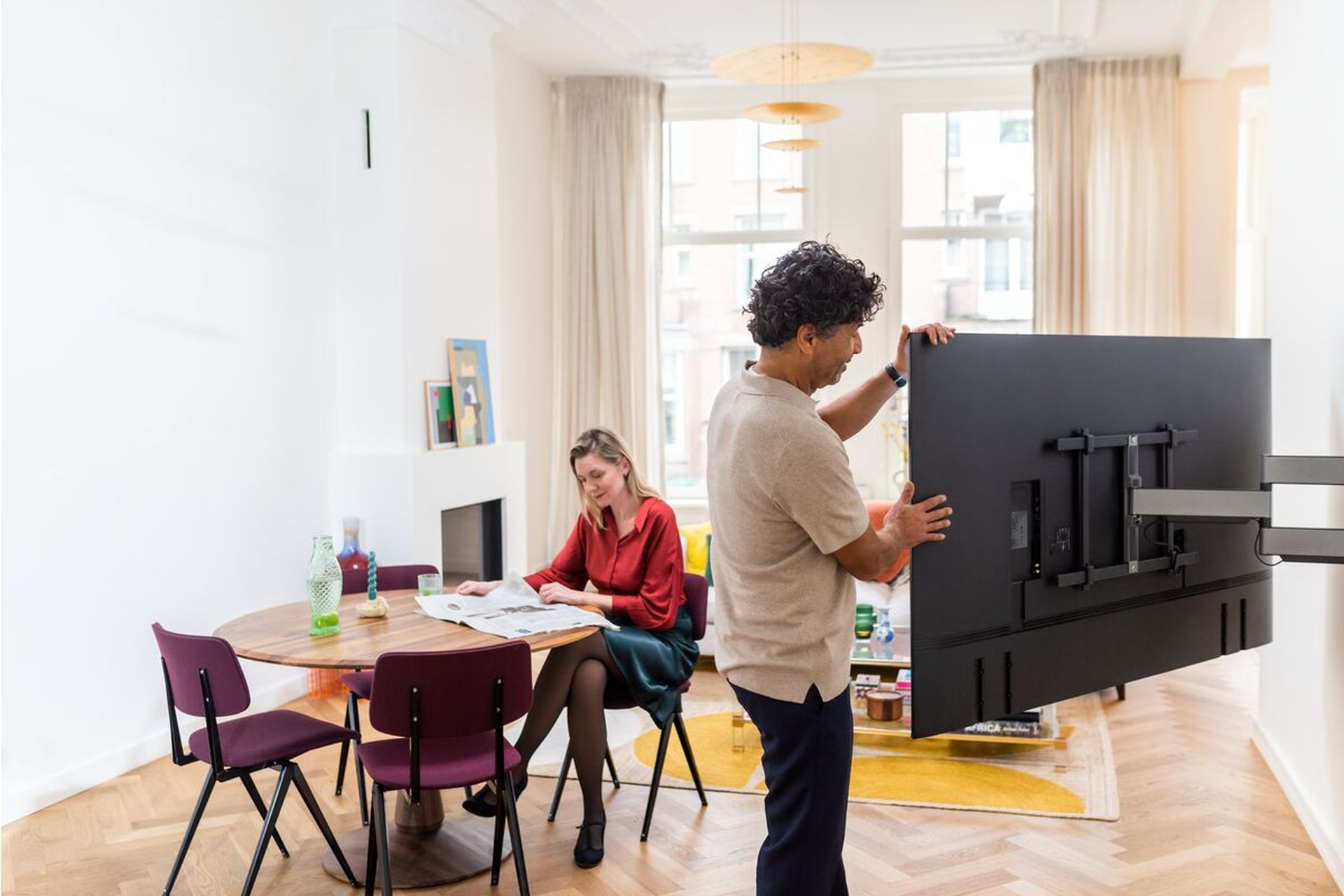 Soporte de TV ELITE en el salón | Vogel's 